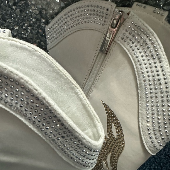 Cape Robbin White or black Boots with Silver Accents - Picture 7 of 14